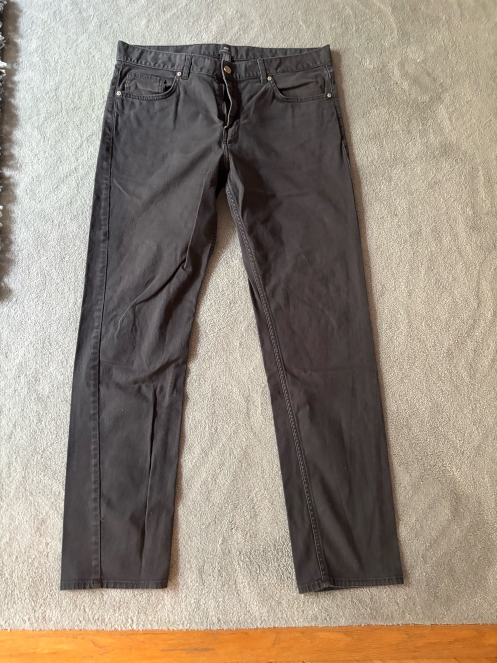H&M Men's Slim Straight Jeans in grey 34x32.